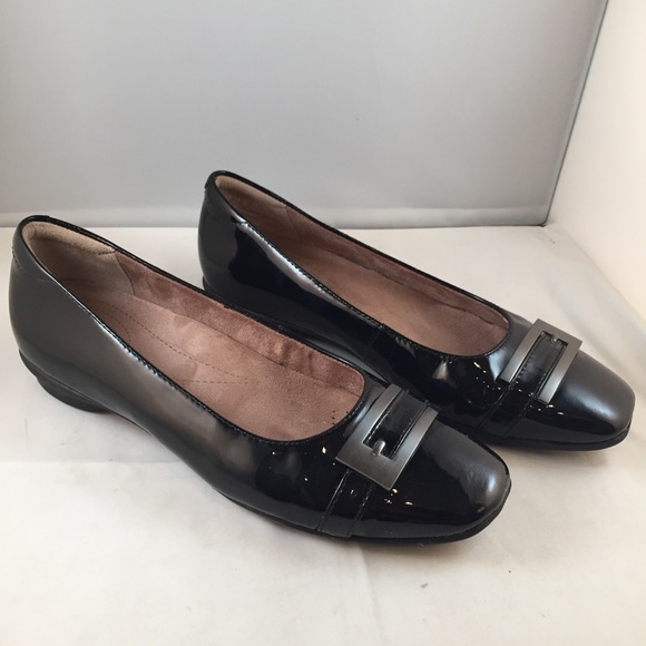 clarks artisan flats